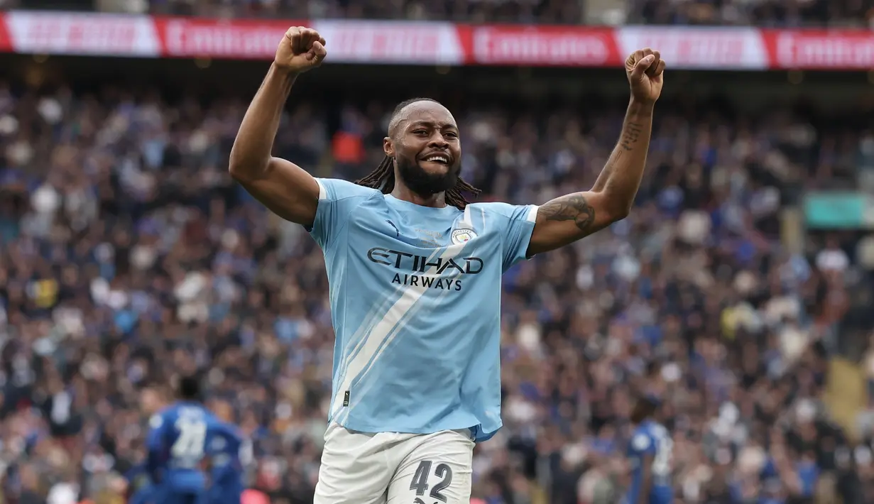 Pemain Manchester City, Antoine Semenyo menjadi pahlawan usai mencetak gol semata wayang yang mengantarkan timnya meraih Piala FA di partai final di Wembley Stadium hari Sabtu (16/05/2026) malam WIB. (AP Photo/Richard Pelham)
