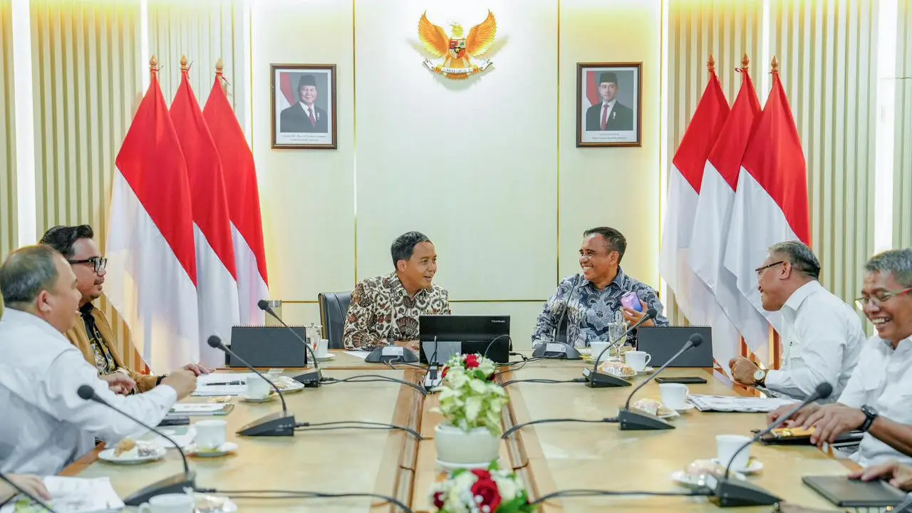 Menteri Kehutanan Raja Juli Antoni dan Gubernur Sulawesi Tengah (Sulteng) Anwar Hafid (Istimewa)