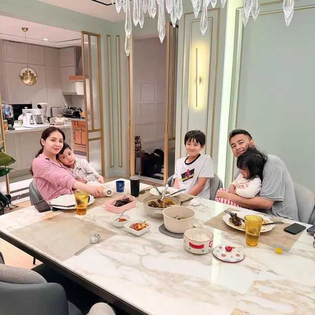 Potret Ruang Makan Rumah Raffi Ahmad (Foto: Instagram @raffinagita1717)
