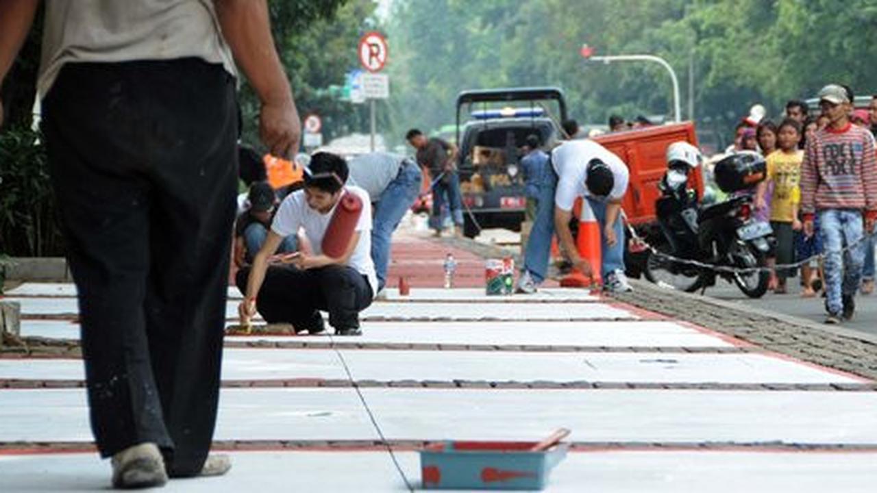 Mau lebarkan trotoar di kawasan HI, Ahok sebut 'pasti WALHI teriak