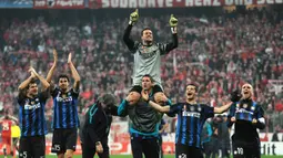 Tak membutuhkan waktu lama bagi Inter Milan untuk mencatat kemenangan keduanya atas Bayern Munchen di Liga Champions. Pada musim berikutnya 2010/2011 Inter Milan kembali mengalahkan Bayern Munchen dengan skor 3-2 pada leg kedua babak 16 besar (16/3/2011) di Allianz Arena setelah pada leg pertama kalah 0-1 saat bermain kandang. Inter Milan pun melaju ke babak perempatfinal. (AFP/Christof Stache)