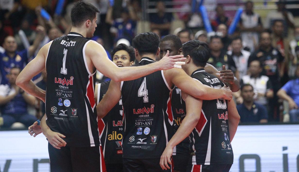 <p>Selebrasi para pemain Jakarta LavAni Allobank Electric setelah mencetak angka saat menghadapi Jakarta STIN BIN pada laga putaran kedua final four PLN Mobile Proliga 2024 di GOR Jatidiri Semarang, Sabtu (13/7/2024). Jakarta LavAni Allobank Electric menang 3-1 (25-19, 22-25, 25-18 dan 25-17). (Dok. PBVSI)</p>