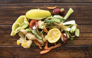 Sisa sayuran dan buah bisa dimanfaatkan, jadi jangan langsung dibuang. (Foto: Freepik/freepik)