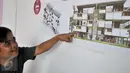 Warga korban penggusuran menunjukkan desain kampung susun di Kampung Akuarium, Jakarta, Kamis (16/3). Mereka membangun rumah bedeng sembari merancang konsep kampung susun sesuai kebutuhan mereka. (Liputan6.com/Yoppy Renato)