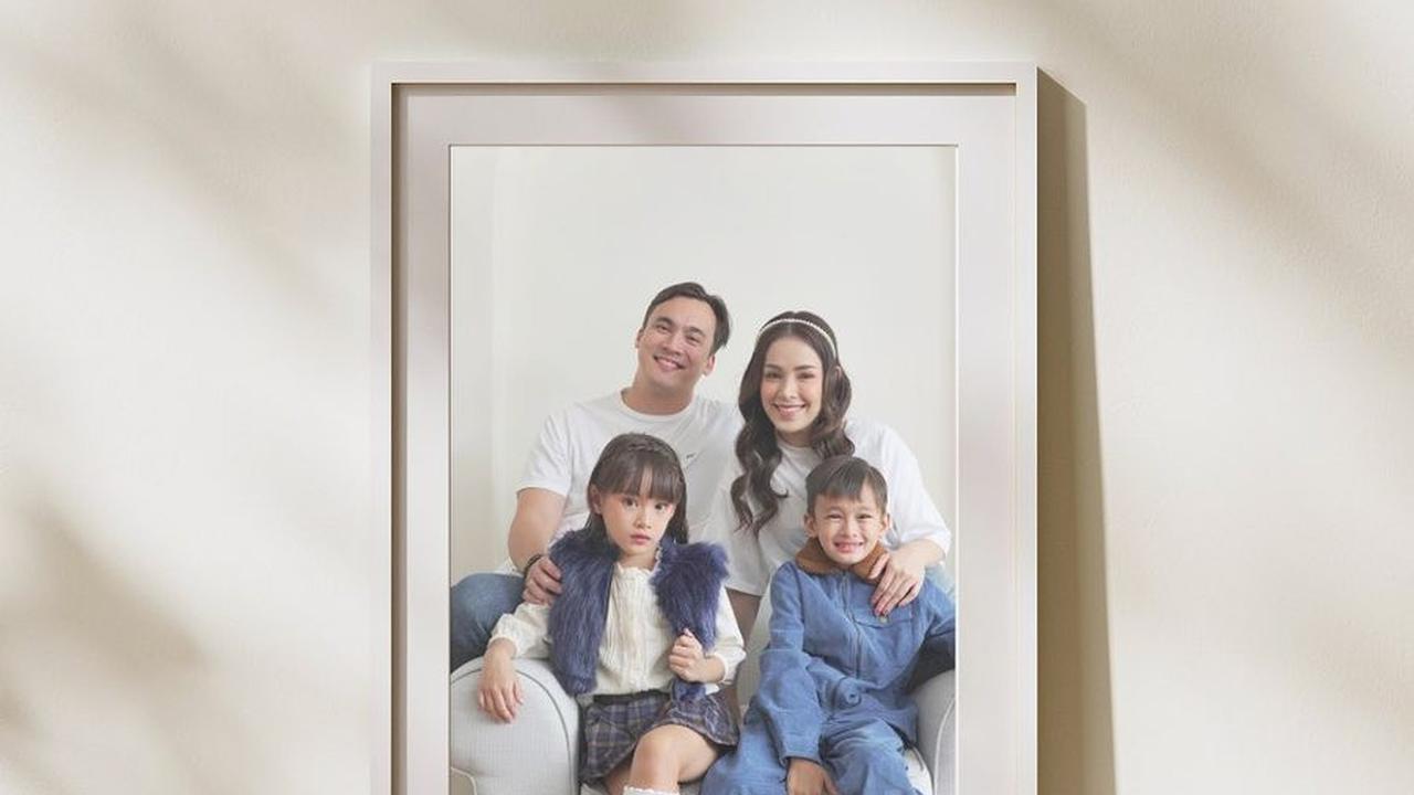 Semua Terlihat Menawan, Delapan Potret Terbaru Keluarga Lady Nayoan Bersama Rendy Kjaernett - Semakin Harmonis Pasca 'Menikah Lagi