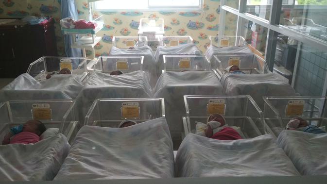 Belasan Bayi di RSIA Cahaya Bunda Cirebon lahir di tanggal cantik 2-2-2020. Foto (Liputan6.com / Panji Prayitno)