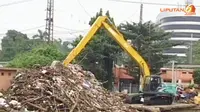 [VIDEO] Gaji Dibayar, Sampah di Pintu Air Manggarai Berkurang