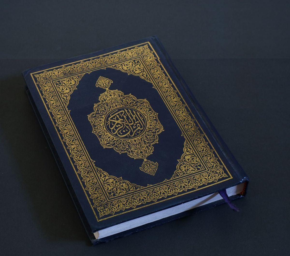 Presiden Turki, Recep Tayyip Erdogan mengecam Swedia pada Kamis karena mengizinkan seorang pria membakar Alquran di depan masjid pada hari raya Iduladha.