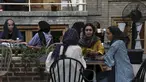 Sejumlah wanita berbincang saat menikmati sore hari di sebuah kafe di pusat kota Teheran, Iran (10/8/2019). Taheran merupakan ibu kota Iran yang memiliki populasi 8.000.000 (metropolitan: 10.000.000). (AP Photo/Vahid Salemi)