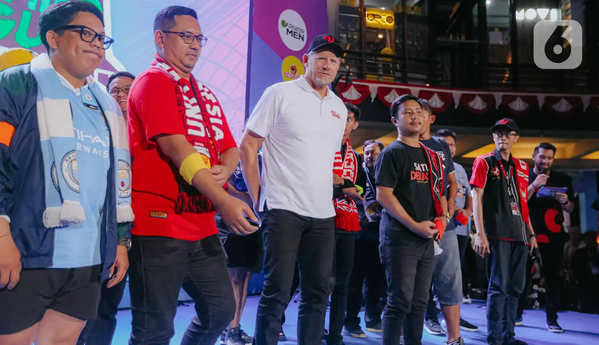 Schmeichel hadir di tengah fans Liga Inggris sekitar pukul 19.00 WIB. (Liputan6.com/Faizal Fanani)