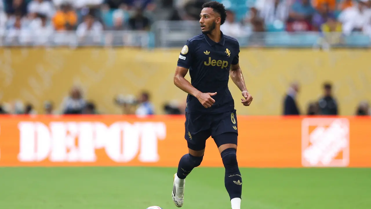 Juventus, Lloyd Kelly