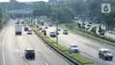 Kendaraan melintasi ruas jalan tol di Jakarta, Selasa (19/5/2020). PT Jasa Marga (Persero) Tbk memprediksi volume lalu lintas selama Lebaran akan mengalami penurunan signifikan sebesar 62,5 persen untuk pra Idul Fitri akibat larangan mudik selama pandemi COVID-19. (Liputan6.com/Immanuel Antonius)