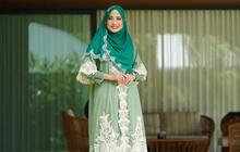 8 Inspirasi Model Gamis Terbaru untuk Wanita Usia 60-an, Modis dan Nyaman Dipakai Sepanjang Hari