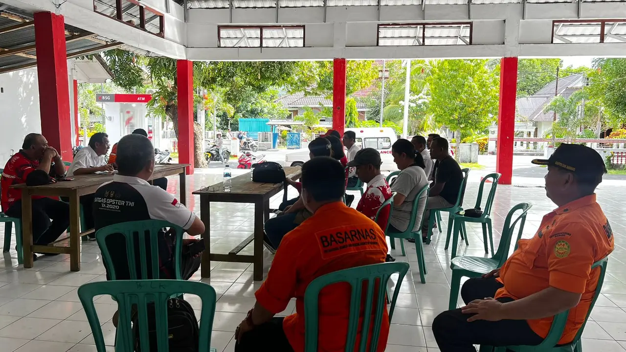 Basarnas Manado siagakan 24 personil di Tagulandang sampai 7 hari ke depan untuk membantu penanganan warga terdampak letusan Gunung Ruang pada, Rabu (17/4/2024).