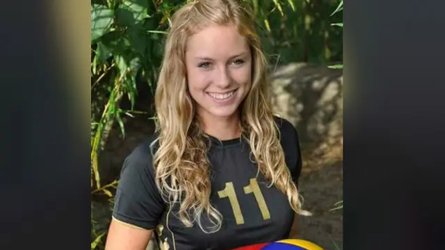 Pemain voli pantai Nina Betschart, Swiss.