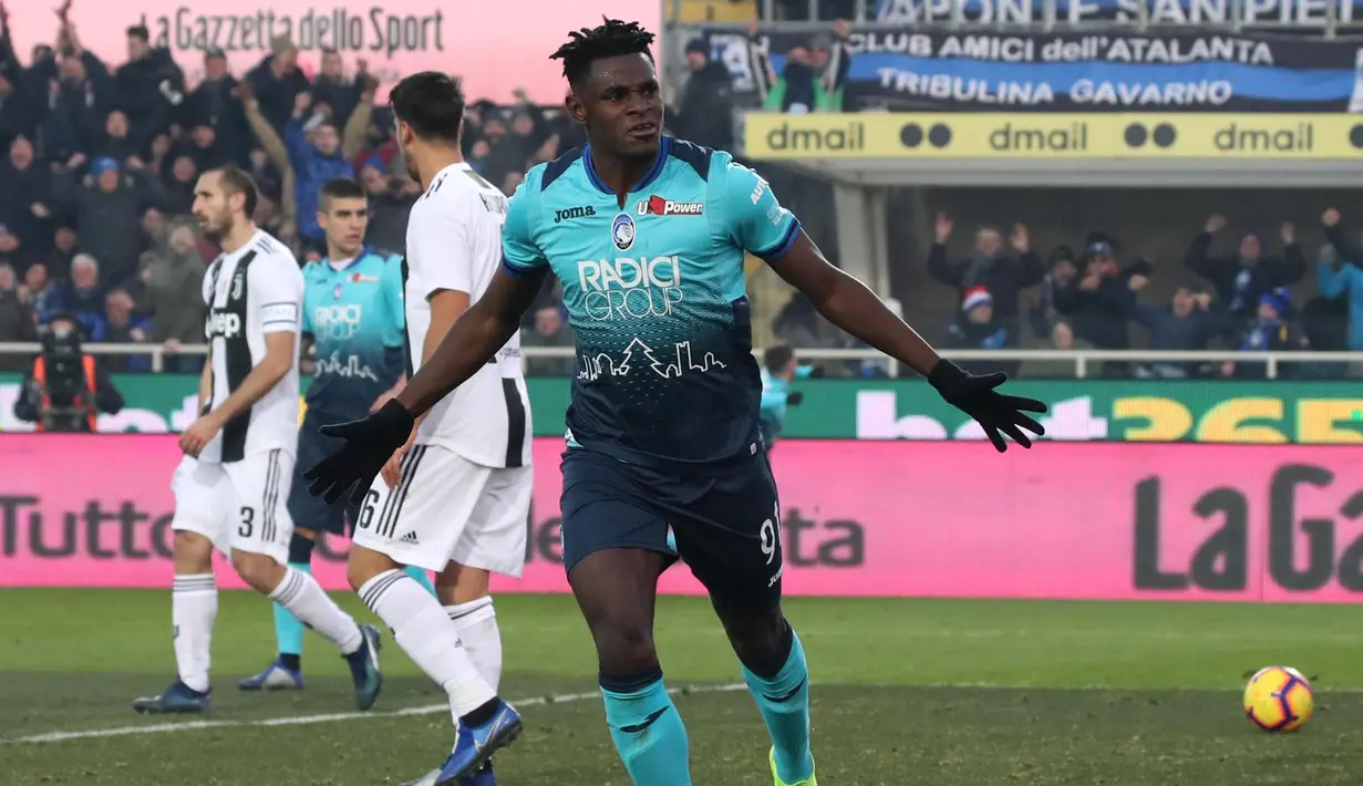 3. Duvan Zapata (Atalanta) - 22 Gol (1 Penalti). (AP/Paolo Magni)