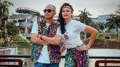 Wingky Wiryawan dan Kenes Andari, telah menjalani biduk rumah tangga sejak 1 Oktober 2004. Dari pernikahan tersebut, saat ini keduanya sudah menjalani hampir 20 tahun pernikahan. Selalu tampil harmonis dan kompak, keduanya pun kerap manggung bareng di berbagai klub. (Liputan6.com/IG/@winkywiryawan912)