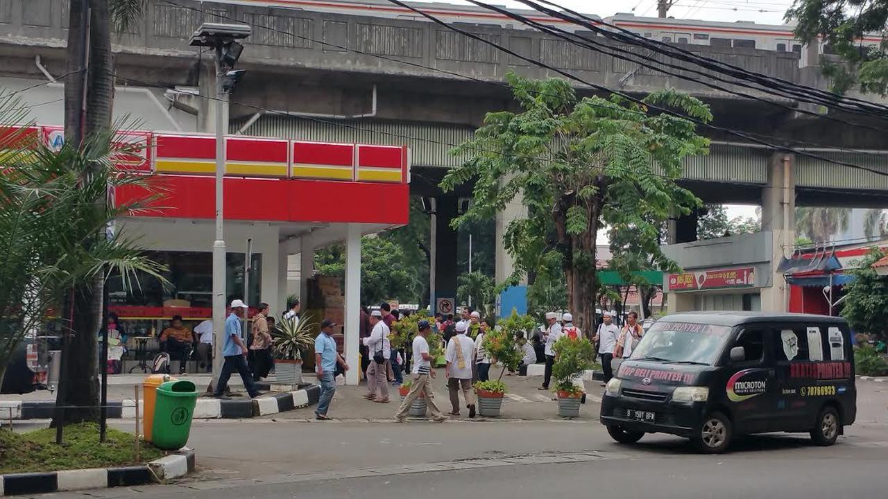 Massa aksi 5 Mei di Stasiun Gambir 