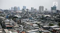 Pemandangan deretan gedung dan permukiman di Jakarta, Rabu (1/10/2020). Ekonomi Indonesia pada kuartal III 2020 membaik dari kuartal II 2020 lalu yang tumbuh minus 5,32 persen. (Liputan6.com/Faizal Fanani)