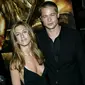 Aktor Brad Pitt dan Jennifer Aniston menghadiri pemutaran perdana film "Troy" di New York City, (10/5/2004). (Peter Kramer / Getty Images)