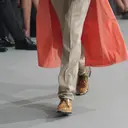 Sepatu Transparan Saint Laurent di Paris Fashion Week Dikaitkan dengan Fetish Kaki