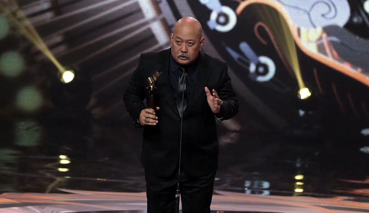 "Pastinya bahagia, yang harusdiingat, ini saya posisikan untuk warkop. Tanpa mereka, Mas Dono dan Mas Kasino saya bukan siapa-siapa," ucap Indro di studio 6, Emtek, Jakarta Barat, Minggu (22/10/2017). (Deki Prayoga/Bintang.com)