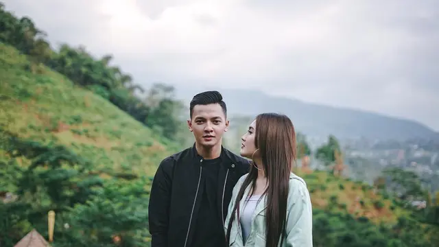 Dikabarkan Menikah Hari Ini, Begini 7 Potret Mesra Nella Kharisma dan Dory Harsa