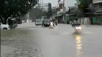 Banjir yang melanda Samarinda makin meluas.