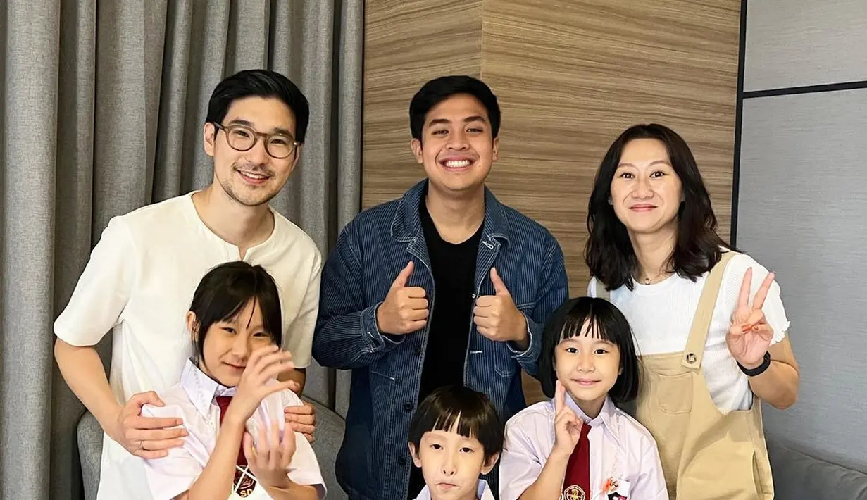 Bertemu Jerome Polin, penampilan Suji, Yunji, dan Jio pakai seragam SD sukses bikin gemas warganet nih.(Instagram/jeromepolin).