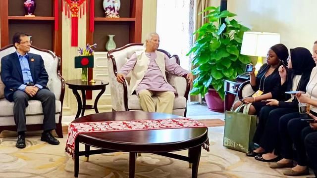 Pemimpin Sementara Bangladesh Muhammad Yunus saat berbincang dengan Liputan6.com dalam forum China International Press Communication Center (CIPCC) 2025. (Liputan6.com/Winda Nelfira)