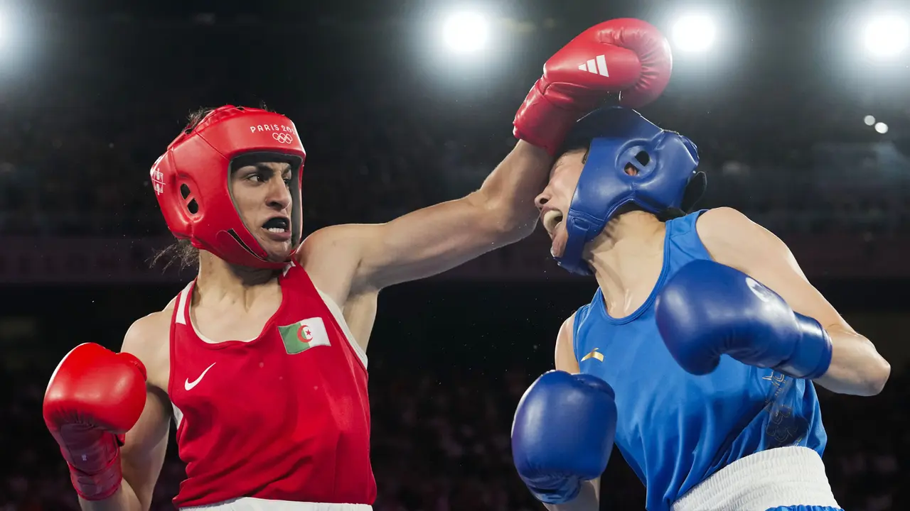 Foto: Sempat Mengundang Kontroversi Gender, Petinju Aljazair Imane Khelif Sah Raih Medali Emas Olimpiade 2024