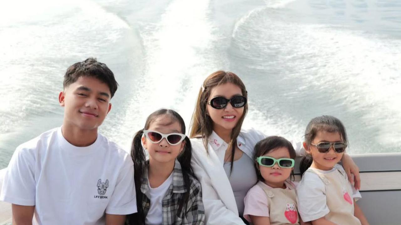 Serunya Liburan Sarwendah dan Anak-Anak di Pantai, Main Kano hingga Jelajah Hutan dengan ATV