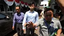 Terdakwa kasus kecelakaan maut Pondok Indah, Christopher Daniel Syarief (tengah) meninggalkan Pengadilan Negeri Jakarta Selatan usai mendengarkan pembacaan tuntutan, Rabu (5/8/2015). Christopher dituntut 2 tahun 6 bulan. (Liputan6.com/Helmi Fithriansyah)