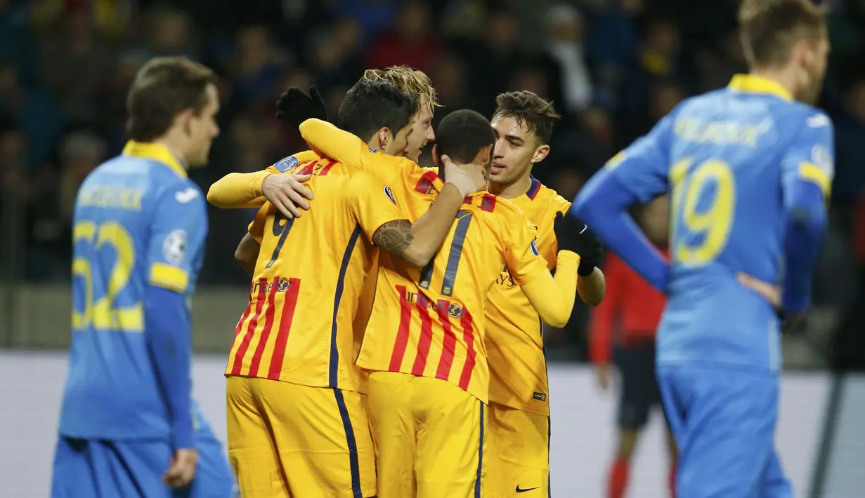 Pemai Barcelona merayakan gol yang dicetak Ivan Rakitic ke gawang BATE Borisov. (Reuters/Vasily Fedosenko)