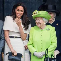 Pangeran Harry bocorkan penyesalan Meghan Markle saat bertemu Ratu Elizabeth II di buku memoar 'Spare'. @hrhofsussex