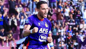 Ezra Walian rayakan cetak gol di laga Persik vs Persis. (X Persik)