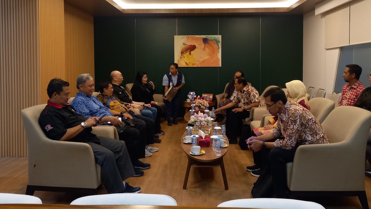Yayasan Pendidikan Telkom melakukan kunjungan ke Yayasan Indosiar pada Rabu (8/5/2024).