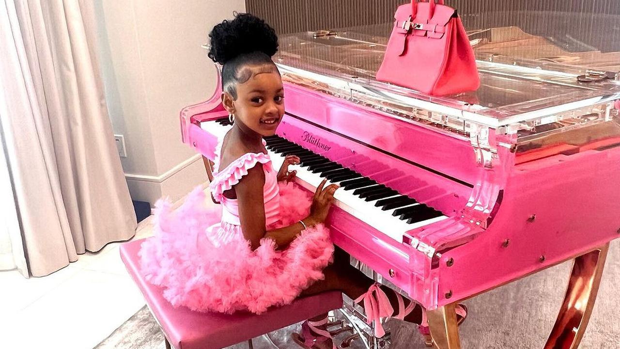 Cara Cardi B Tunjukkan Kasih Sayang pada Anak, Beri Tas Hermes untuk Kado Ultah ke-5