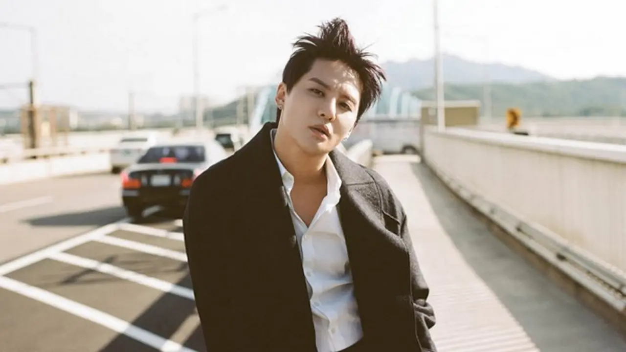 Ditinggal Rekan JYJ Wamil, Junsu Laris Manis di Dunia Musik