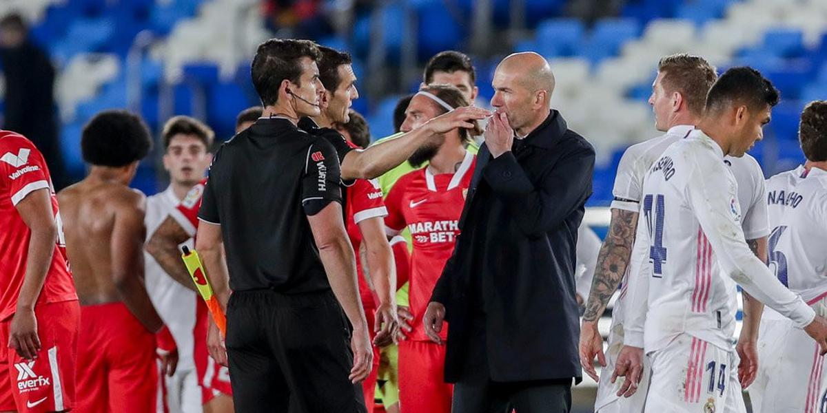 Wow! Manchester United Berpeluang Pekerjakan Zinedine Zidane Sebagai Pengganti Erik Ten Hag