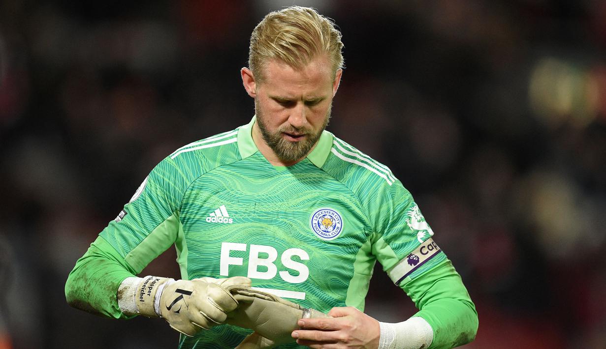 Meski Kasper Schmeichel memiliki andil yang sangat besar bagi Leicester City, namun hal tersebut seolah hilang pada musim ini. Mereka bahkan memiliki rekor pertahanan terburuk keenam dan menempati urutan ke-12 dalam tabel Liga Inggris sejauh ini. (AFP/Oli Scarff)