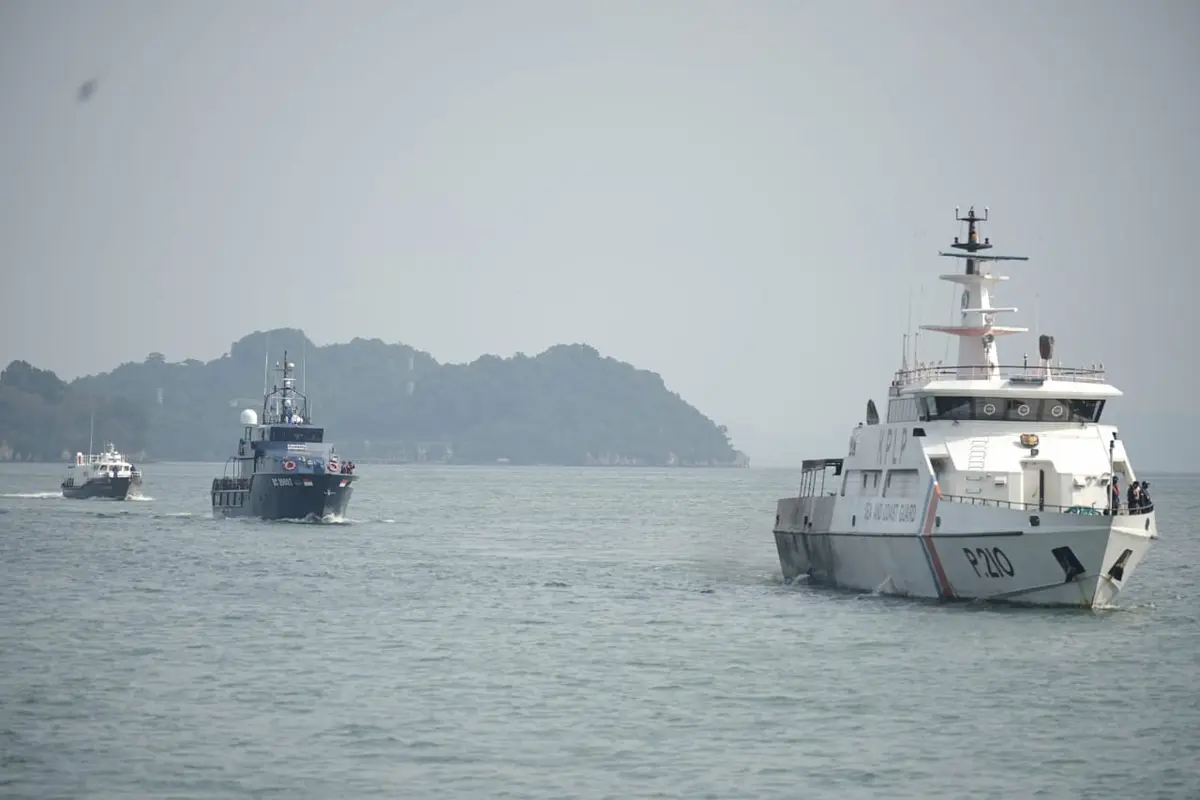 Patroli laut gabungan KPLP, Bea Cukai dan Polairud