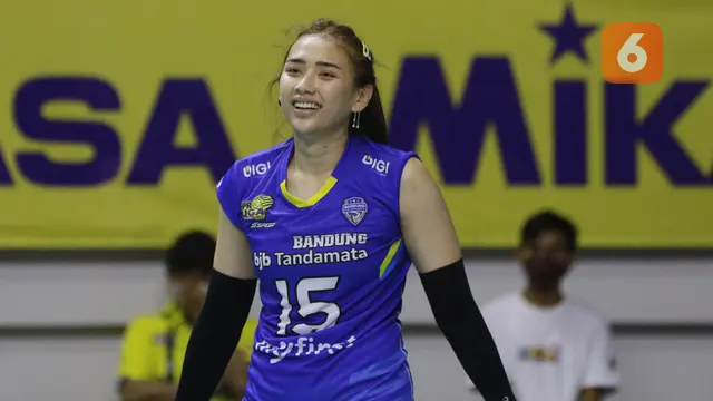 Foto: Senyum Manis Yolla Yuliana Bikin Gak Fokus Penonton Proliga 2022