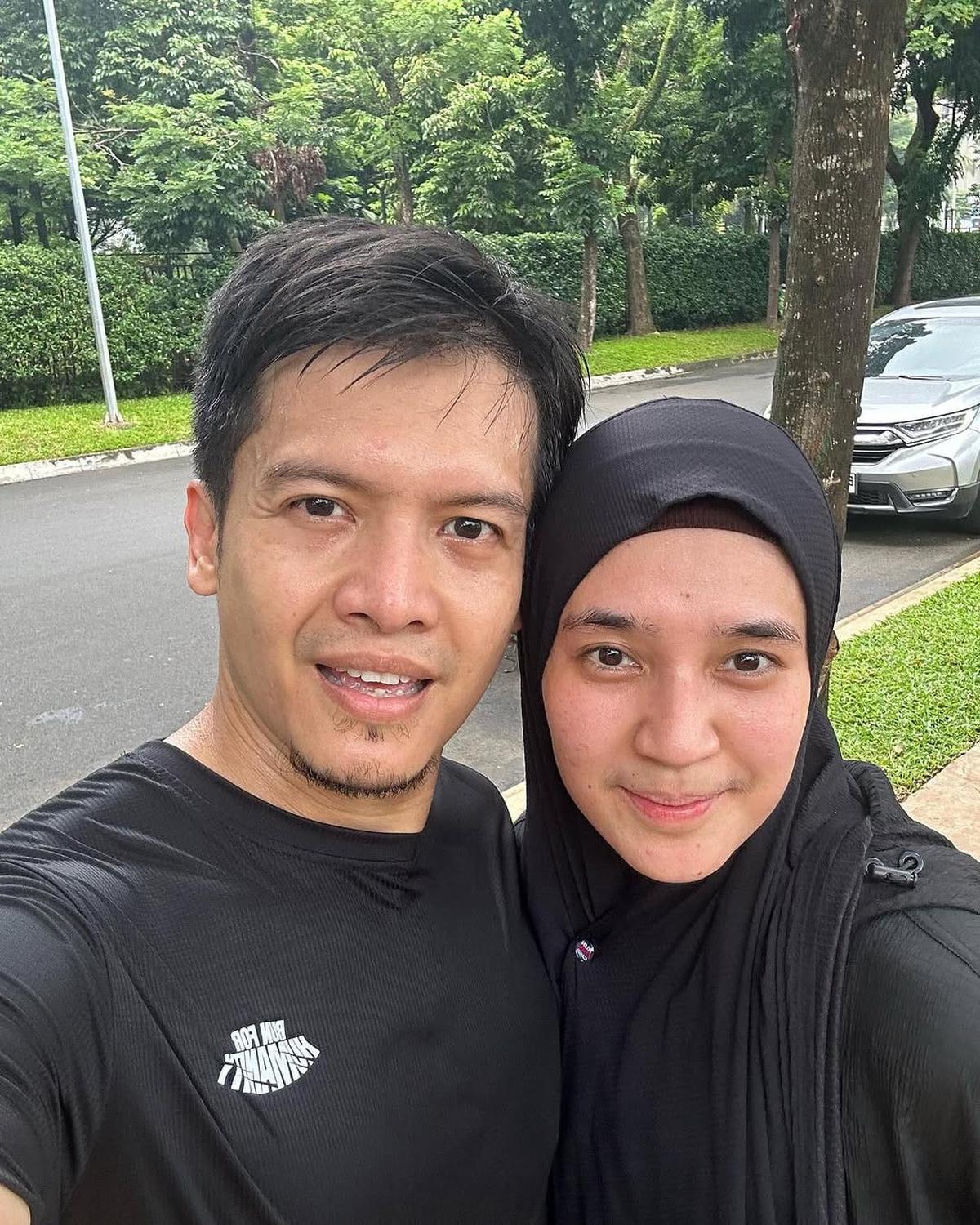 Potret Dhini Aminarti dan Dimas Seto, Tetap Mesra di 16 Tahun Pernikahan