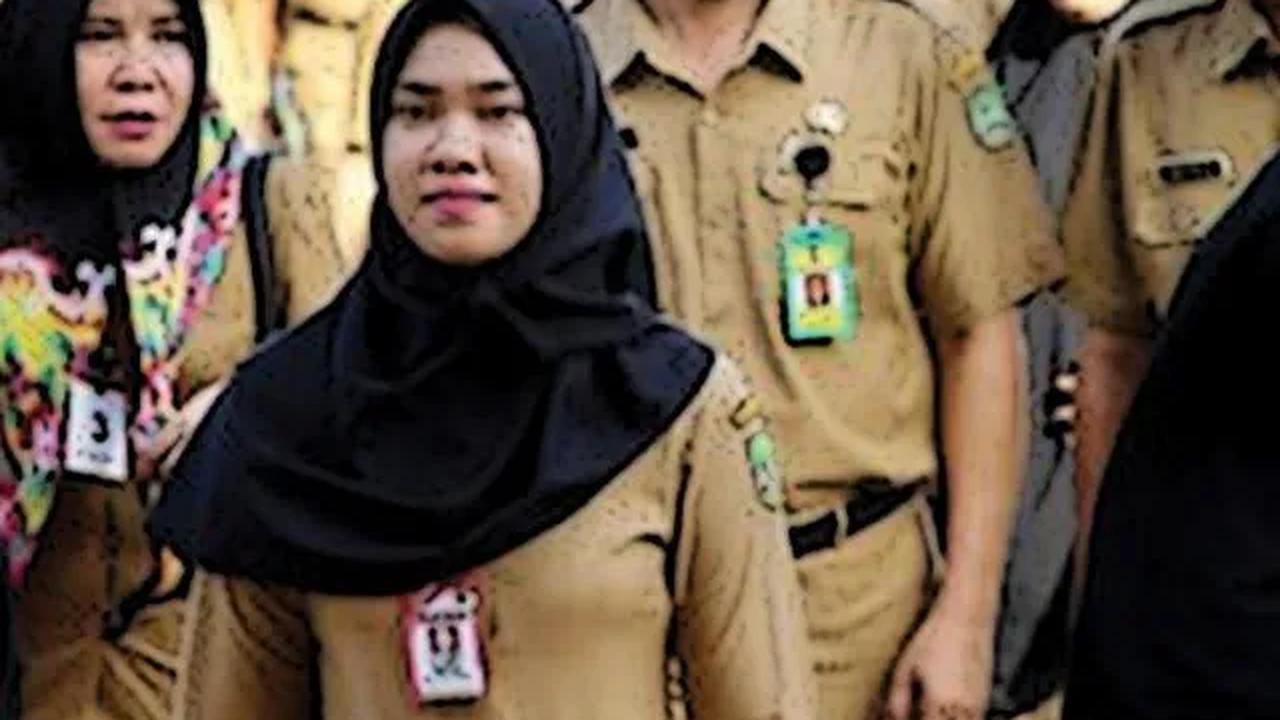 "Kalau PNS atau ASN muda ini lebih bisa menerima dan mereka siap berkompetisi. Masuknya saja mereka sudah terlatih berkompetisi," kata dia.