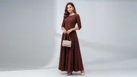 8 Model Baju Bridesmaid Coklat Mahogany, Padu Padan Ini Bakalan Menunjang Penampilanmu