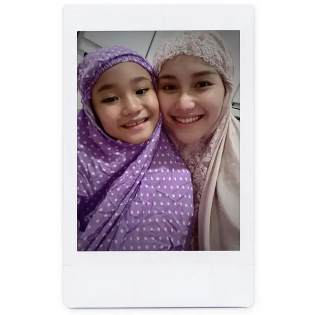 6 Potret Bilqis Anak Ayu Ting Ting Pakai Hijab, Jadi Presenter Cilik Acara Ramadhan
