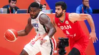 Timnas Basket Prancis menghadapi Timnas Basket Iran pada laga Piala Dunia FIBA 2023 yang digelar di Indonesia Arena, Jakarta, Kamis (31/8/2023) malam WIB. (Bola.com/Bagaskara Lazuardi)