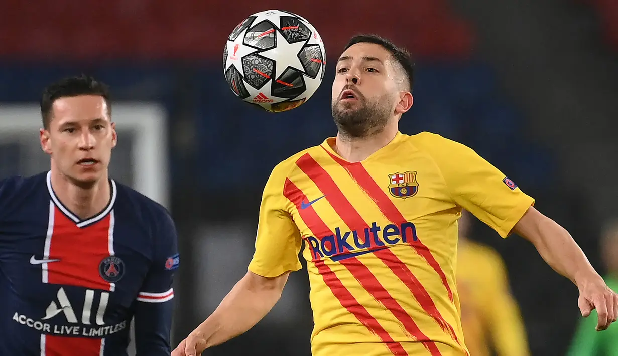 Jordi Alba. Bek kiri Barcelona anggota Akademi La Masia ini memperkuat tim remaja Barcelona mulai 1998-2005. Sempat memperkuat 2 tim kecil, ia dipinang Valencia pada 2009/2010. Setelah 3 musim, pada 2012/2013 ia pulang ke Barcelona hingga kini. (Foto: AFP/Franck Fife)