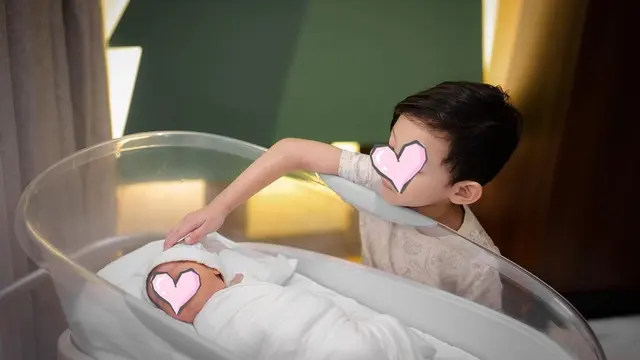 Dikaruniai Anak Kedua, Ini 6 Potret Keluarga Nadya Fricella dan Miqdad Addausy